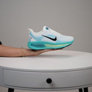 NIKE Vomero 18 Running shoes